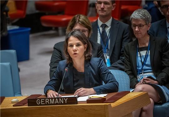 Bundesaußenministerin Annalena Baerbock (Grüne) spricht während der Sitzung zur Ukraine im UN-Sicherheitsrat in New York.