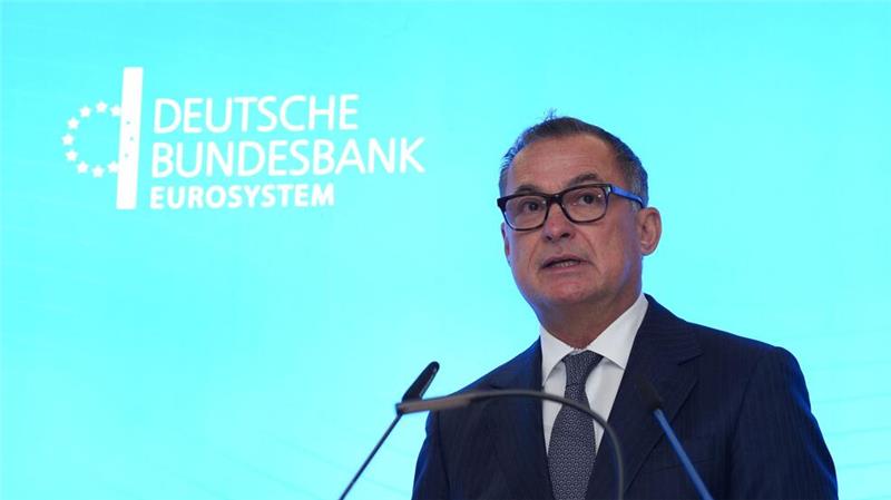 Bundesbank-Präsident fordert für mehr Wachstum spätere Rente Bundesbank-Präsident Joachim Nagel bringt ein späteres Rentenalter ins Spiel im Kampf gegen die schwache Wirtschaft (Archivbild).