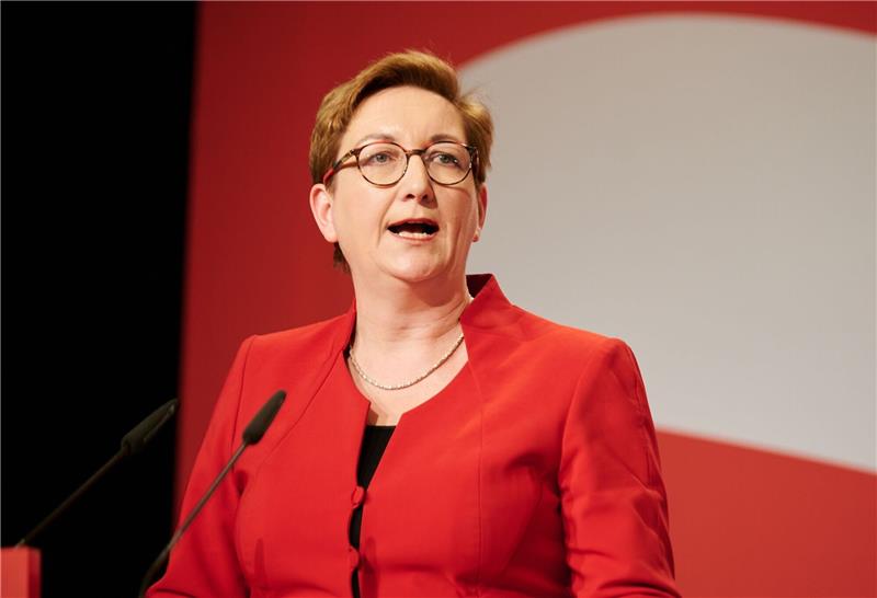Geywitz: Brauchen bis zu 600.000 Wohnungen im Jahr Bundesbauministerin Klara Geywitz glaubt, dass in Deutschland noch mehr Wohnungen fehlen als bislang angenommen.