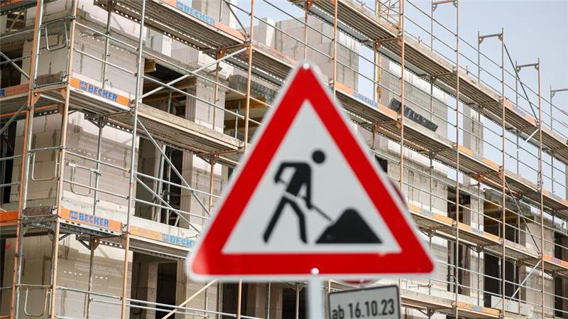 Wohnungsbaubranche sieht sich in Vorschriften eingemauert Bundesbauministerin Klara Geywitz will mehr seriellen Wohnungsbau. (Archivbild)