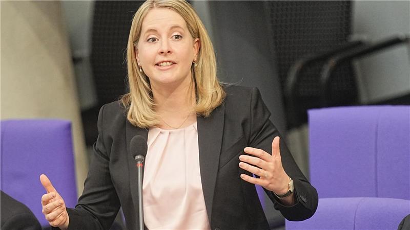 Bundesbauministerin Verena Hubertz (SPD) will mit einer Reihe von Maßnahmen, darunter der Bau-Turbo, den Wohnungsbau ankurbeln