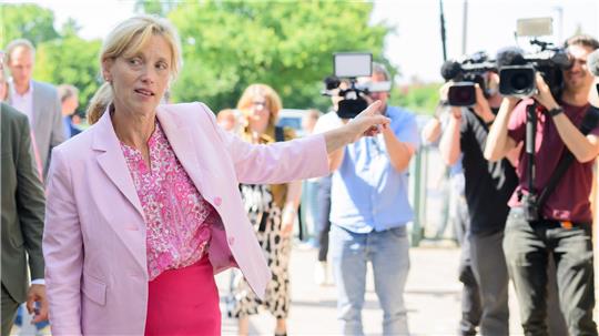 Bundesbildungsministerin Prien wirbt für mehr Zusammenarbeit von Bund und Ländern.