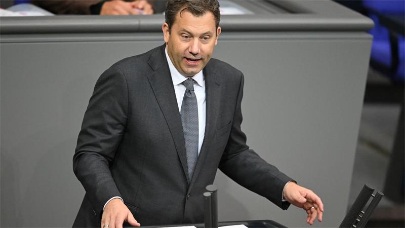 Bundesfinanzminister Lars Klingbeil (SPD) pocht auf Bedingungen bei einer Übernahme der Commerzbank. (Archivbild)