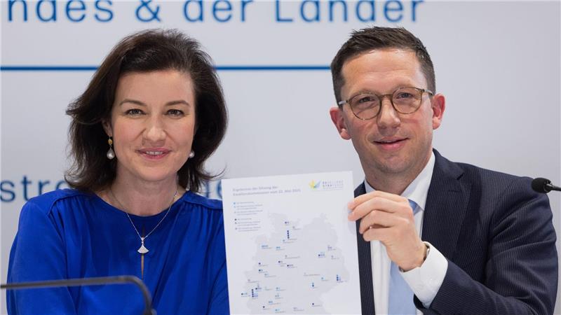 Exzellente Forschung: Diese Cluster hatten Erfolg Bundesforschungsministerin Bär und Niedersachsens Wissenschaftsminister Mohrs haben die Entscheidung über die Exzellenzanträge verkündet.