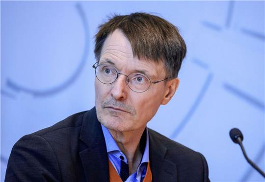 Bundesgesundheitsminister Karl Lauterbach (SPD) sollte offenbar entführt werden - jetzt beginnt vor dem Oberlandesgericht Koblenz der Prozess gegen fünf Angeklagte.