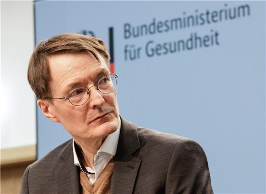 Bundesgesundheitsminister Karl Lauterbach rechnet bereits in diesem Jahr mit Erleichterungen für Ärzte und Patienten.