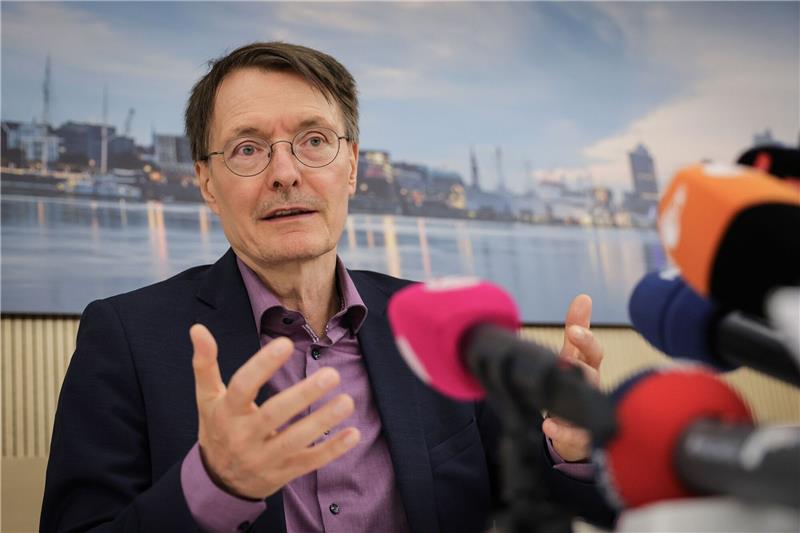 Klinikreform: Lauterbach und seine sechs Probleme Bundesgesundheitsminister Karl Lauterbach steht Medienvertretern Rede und Antwort.