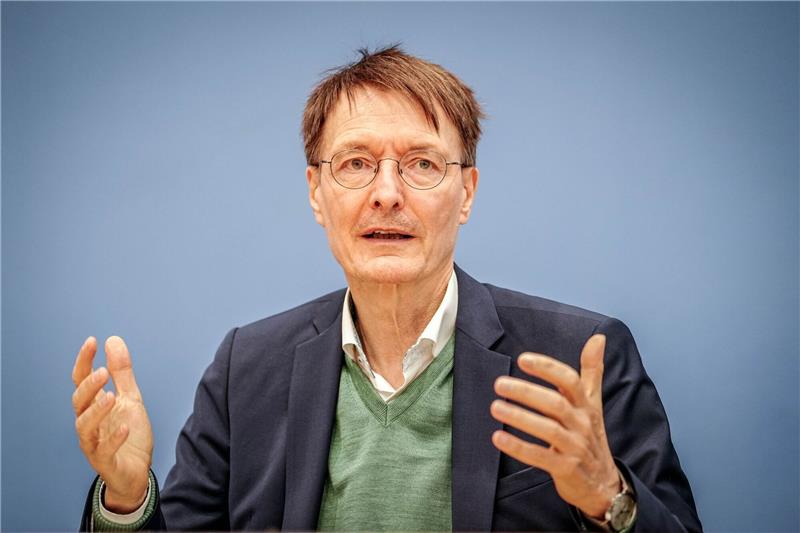 Bundesgesundheitsminister Karl Lauterbach will die Beantragung des Kinderkrankengeldes erleichtern.