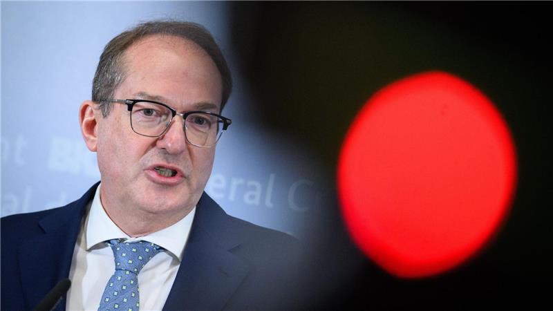 Bundesinnenminister Alexander Dobrindt (CSU) hatte im Mai festgelegt, dass die Bundespolizei auch Asylsuchende an den Landgrenzen zurückweisen soll. Es gibt aber Ausnahmen, etwa für Kranke und Schwangere. (Archivfoto)