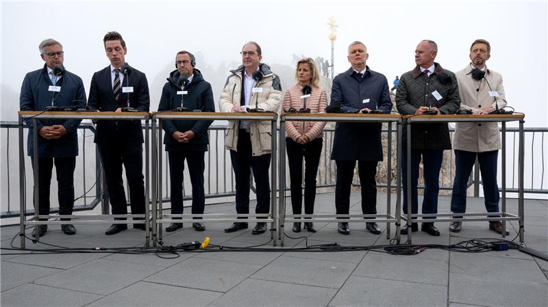 Minister drängen auf Abschiebungen und härtere Asylpolitik Bundesinnenminister Alexander Dobrindt (CSU) und mehrere Amtskollegen sind sich einig mit ihrem Ruf nach einer härteren Migrationspolitik.