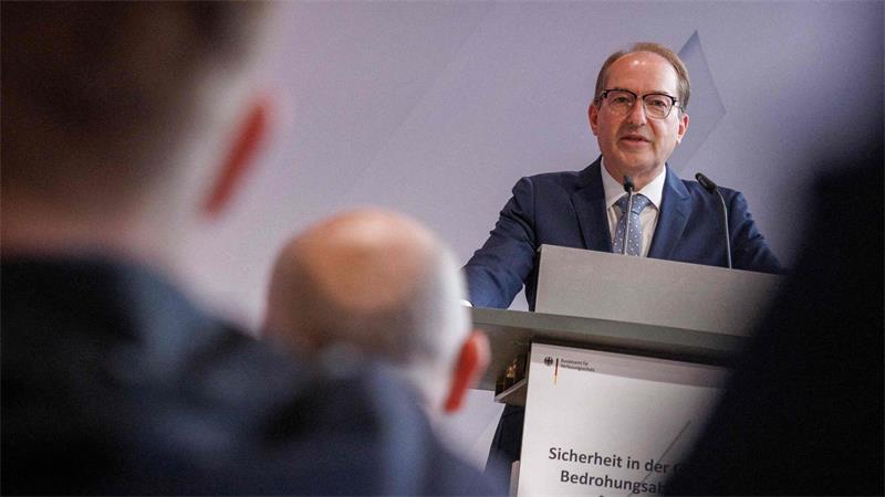 Bundesinnenminister Alexander Dobrindt sieht Deutschland in einem „Schattenkrieg“.