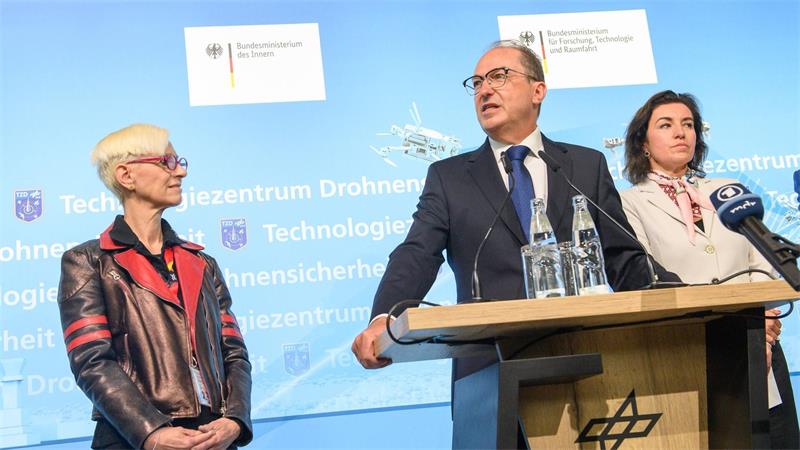 Bundesinnenminister Alexander Dobrindt warnt vor einer verschärften hybriden Bedrohungslage.
