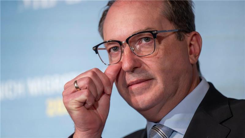 Bundesinnenminister Alexander Dobrindt will beim Thema Migration weiter Druck machen und die europäische Asylpolitik „schärfen und härten“ - konkrete Ergebnisse gab es beim Treffen mit seinen Amtskollegen in München aber keine. 