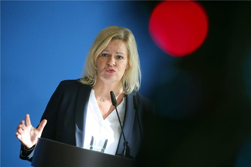 Humanitäres Aufnahmeprogramm für gefährdete Afghanen Bundesinnenministerin Nancy Faeser (SPD) auf einer Pressekonferenz im Innenministerium.