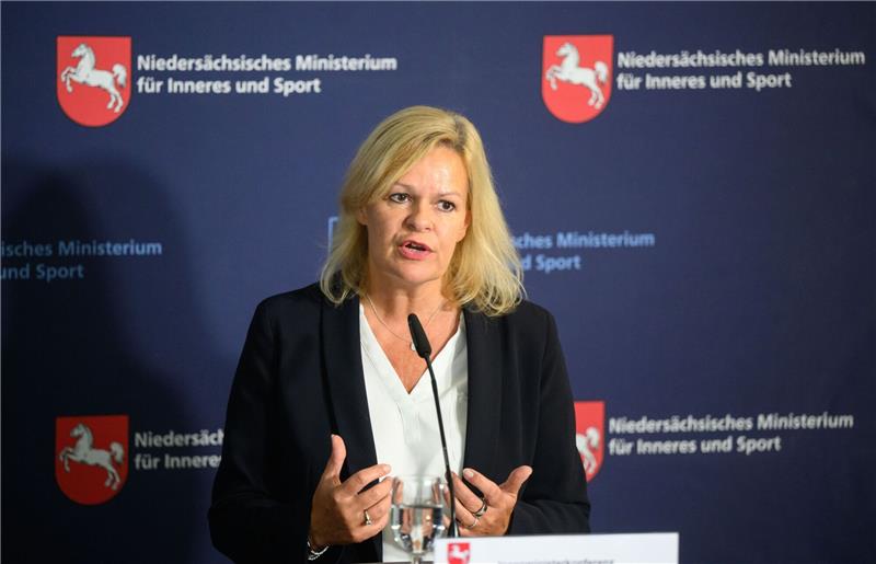 Deutschland beteiligt sich an EU-Flotte von Löschflugzeugen Bundesinnenministerin Nancy Faeser (SPD) bei einer Pressekonferenz in Hannover.