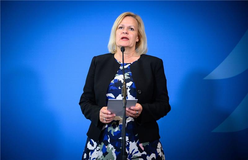 Faeser: Leichtere Aufklärung zu Geldquellen von Extremisten Bundesinnenministerin Nancy Faeser (SPD) findet, «dass die persönlichen und finanziellen Verbindungen in rechtsextremen Netzwerken stärker ausgeleuchtet werden müssen».