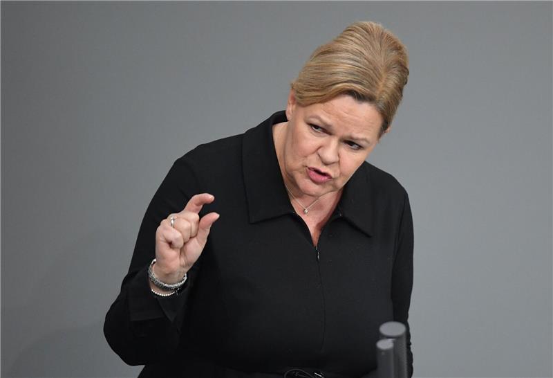 Faeser: „Höchste Zeit” für Demokratiefördergesetz Bundesinnenministerin Nancy Faeser begrüßt die neuerlichen Demonstrationen gegen Rechtsextremismus.