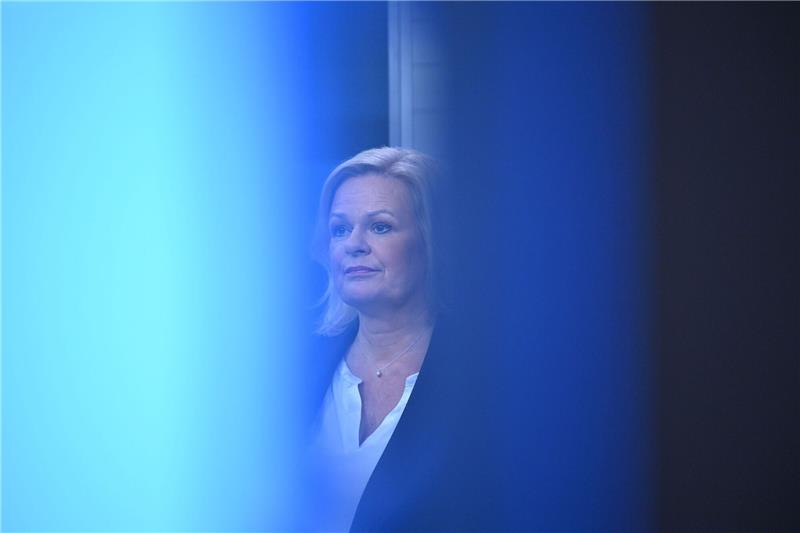 SPD-Spitzenkandidatin Faeser geht im Wahlkreis leer aus Bundesinnenministerin Nancy Faeser hat das Direktmandat für den Landtag verpasst.
