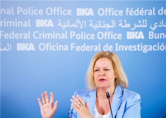 Bundesinnenministerin Nancy Faeser stellt das «Bundeslagebild Cybercrime 2023» vor.