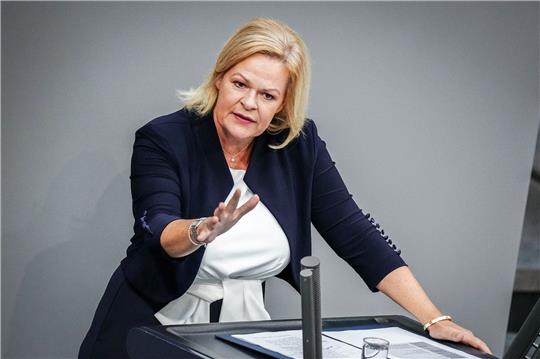 Bundesinnenministerin Nancy Faeser weist Vorwürfe der Untätigkeit beim Thema Migration zurück.