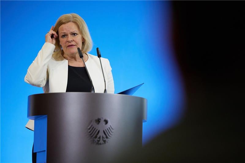 Bundesinnenministerin Nancy Faeser will sich dafür einsetzen, dass die beschlossene Reform des europäischen Asylsystems möglichst schnell Wirkung entfaltet.