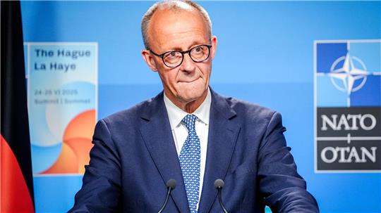 Bundeskanzler Friedrich Merz (CDU) äußert sich in Den Haag vor Journalisten zu den Ergebnissen des Nato-Gipfels mit US-Präsident Donald Trump.