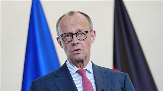 Bundeskanzler Friedrich Merz (CDU) gibt ein Pressestatement.