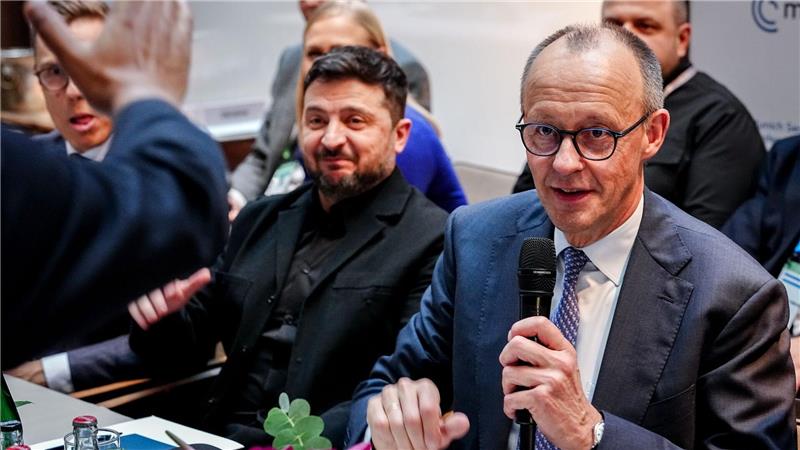 Bundeskanzler Friedrich Merz (CDU) und Wolodymyr Selenskyj, Präsident der Ukraine, nehmen bei der 62. Münchner Sicherheitskonferenz (MSC) an einem Treffen im Berliner Format teil.