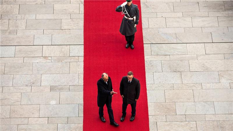 Bundeskanzler Friedrich Merz (l, CDU) empfängt Kristen Michal, Ministerpräsident von Estland, vor einem bilateralen Gespräch im Kanzleramt. 