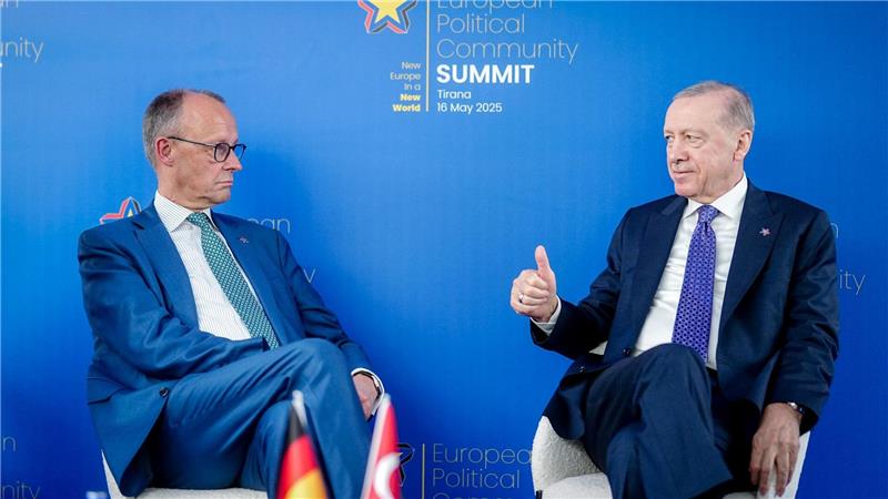 Merz besucht Erdogan: Gaza-Konflikt im Mittelpunkt Bundeskanzler Friedrich Merz reist für einen Antrittsbesuch beim türkischen Präsidenten Recep Tayyip Erdogan nach Ankara.