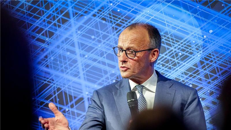 Empörung über Merz: Künftig nur Basisabsicherung bei Rente? Bundeskanzler Friedrich Merz stimmt die Menschen auf Reformen ein.