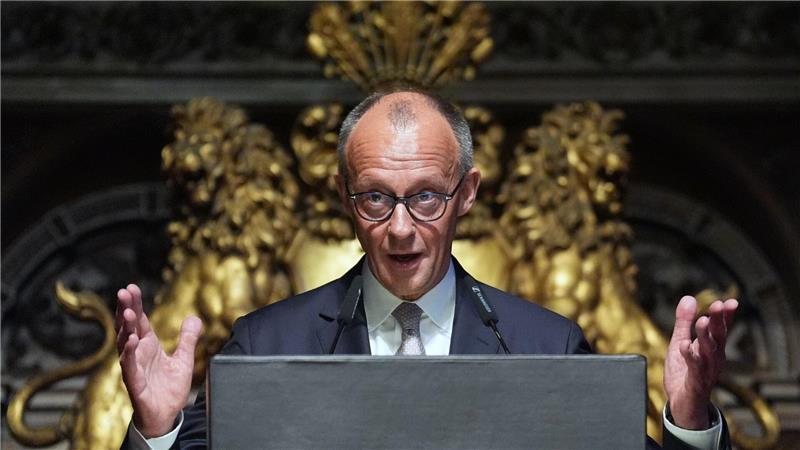 Bundeskanzler Merz spricht beim Übersee-Tag im Hamburger Rathaus.