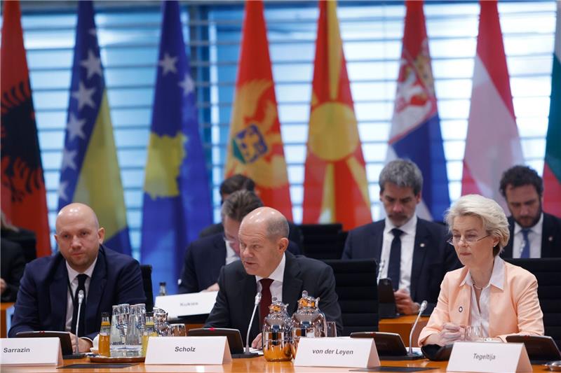 Scholz: Westbalkanstaaten gehören in die Europäische Union Bundeskanzler Olaf Scholz (M, SPD) spricht zum Auftakt des Westbalkan-Gipfels.
