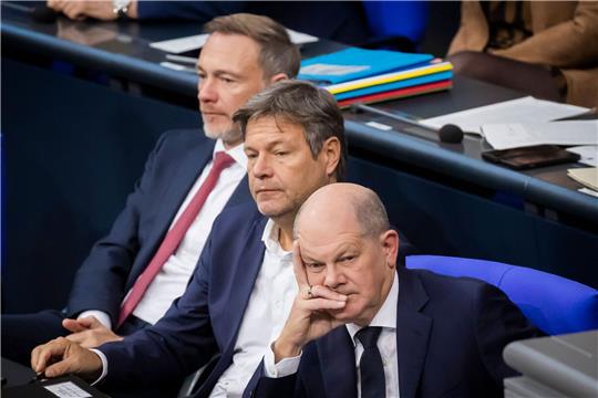 Bundeskanzler Olaf Scholz, Robert Habeck, Bundesminister für Wirtschaft und Klimaschutz, und Christian Lindner, Bundesminister der Finanzen.