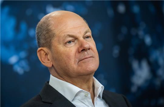 Bundeskanzler Olaf Scholz (SPD) bei einer Pressekonferenz in Meseberg.
