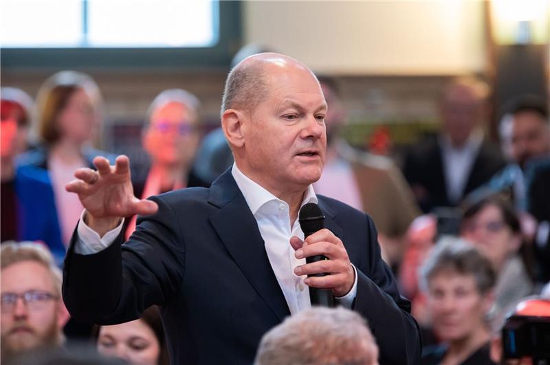Scholz: Menschen müssen beim Klimaschutz mitgehen können Bundeskanzler Olaf Scholz (SPD) beim Bürgerdialog seiner Partei im baden-württembergischen Nagold (Landkreis Calw).