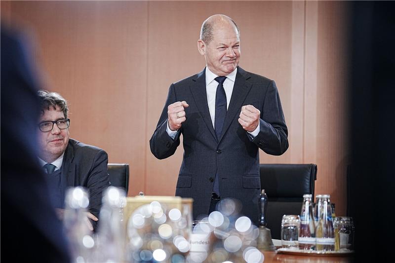 Scholz zieht positive Ampel-Jahresbilanz Bundeskanzler Olaf Scholz (SPD) hält anlässlich des ersten Geburtstags der Ampelkoalition eine kurze Ansprache im Bundeskanzleramt.