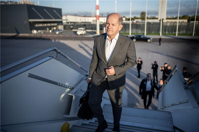 Scholz reist zu Solidaritätsbesuch nach Israel Bundeskanzler Olaf Scholz (SPD) soll als erster Regierungschef nach Israel reisen.