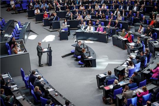 Bundeskanzler Olaf Scholz (SPD) spricht bei der Generaldebatte des Bundestags.