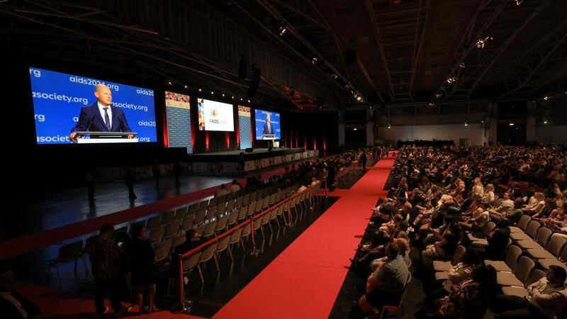Bundeskanzler Olaf Scholz (SPD), spricht bei der Eröffnung der 25. Welt-Aids-Konferenz.