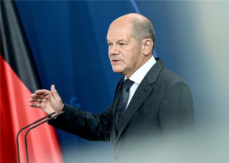 Kanzler auf Rettungsmission Bundeskanzler Olaf Scholz (SPD) spricht bei einer Pressekonferenz im Bundeskanzleramt zu aktuellen Fragen der Energiepolitik. Foto: DPA