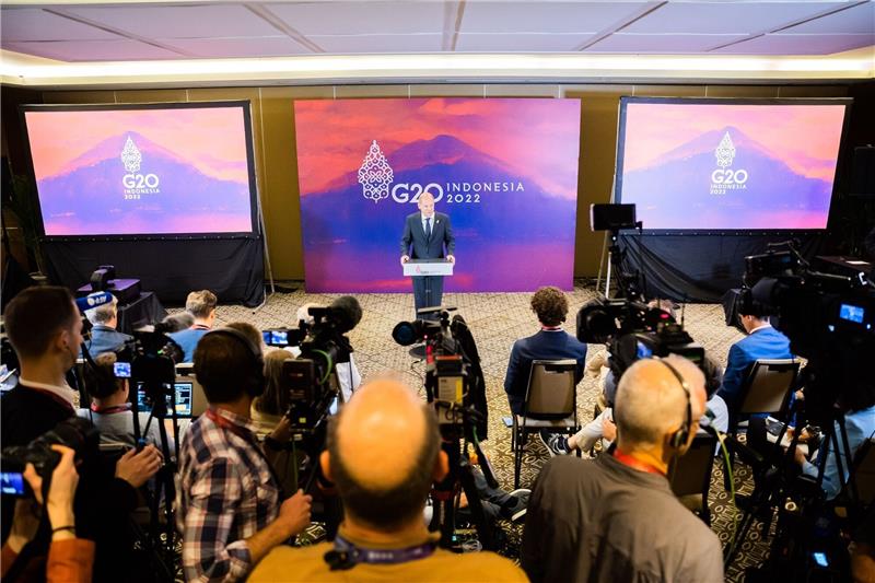 Kritik an G20: „Verantwortung wieder nicht gerecht geworden” Bundeskanzler Olaf Scholz (SPD) spricht beim G20-Gipfel mit Medienvertretern.