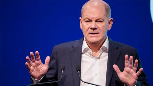 Bundeskanzler Olaf Scholz (SPD) spricht vor Teilnehmern des Forums der Deutschen Telekom AG nach dem Bruch der Ampel-Koalition. (zu dpa: «Ringen um Neuwahltermin im Februar oder März»)