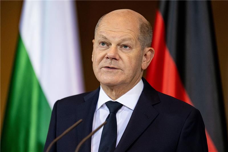 Scholz ersucht „dauerhaften Frieden” in Berg-Karabach Bundeskanzler Olaf Scholz (SPD) telefonierte offenbar mit dem aserbaidschanischen Präsidenten Ilham Aliyev.