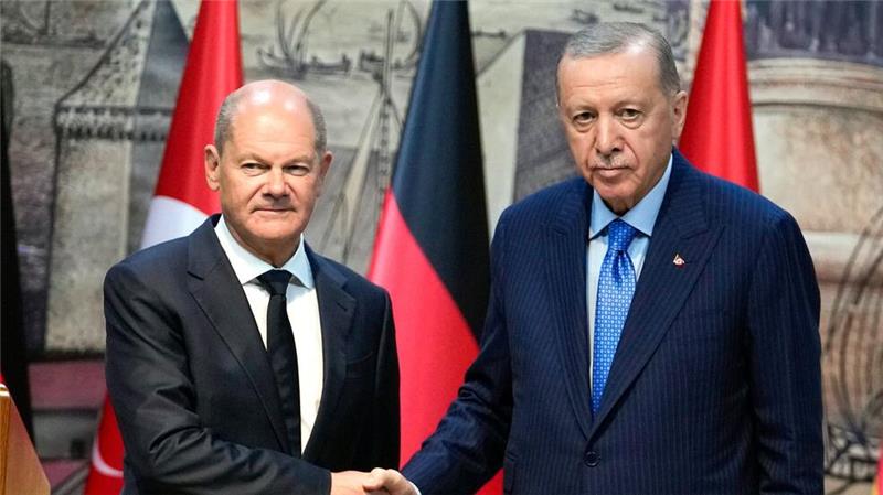Afghanen auf Platz eins bei Dublin-Überstellungen Bundeskanzler Olaf Scholz (SPD) und der türkische Präsident, Recep Tayyip Erdogan, trafen sich im Oktober in Istanbul. (Archivbild)