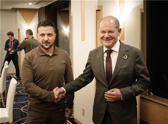 Bundeskanzler Olaf Scholz (SPD) und der ukrainische Präsident Wolodymyr Selenskyj in Hiroshima.