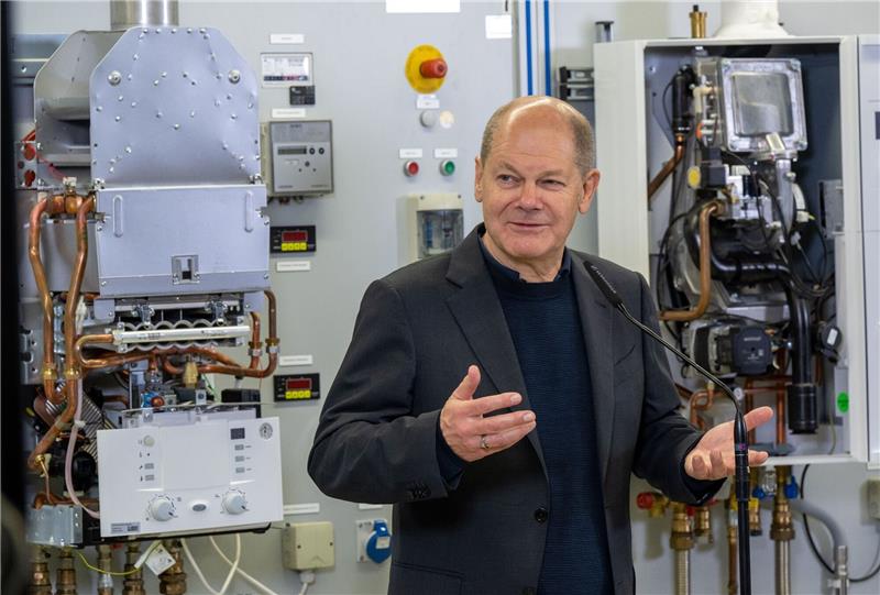Scholz denkt über früheren Start der Gaspreisbremse nach Bundeskanzler Olaf Scholz (SPD) will einen möglichen früheren Starttermin der Gaspreisbremse zum 1. Januar ausloten.