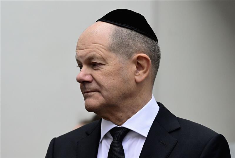 Bundeskanzler Olaf Scholz bei der Gedenkveranstaltung zum 85. Jahrestag der Pogromnacht in der Synagoge Beth Zion