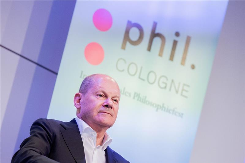 Scholz sieht Zukunft der SPD nicht bedroht Bundeskanzler Olaf Scholz beim Philosophiefestival Phil.Cologne in Köln.