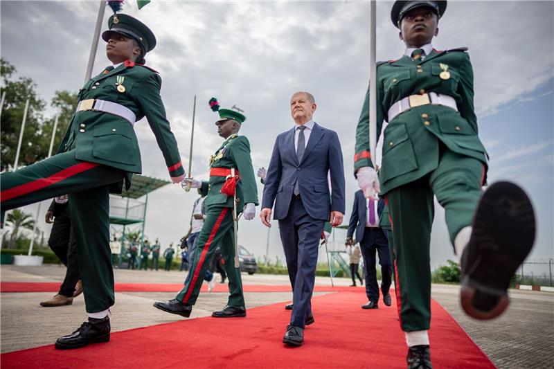 Bundeskanzler Olaf Scholz besucht mit Nigeria das bevölkerungsreichste und wirtschaftsstärkste Land des Kontinents.